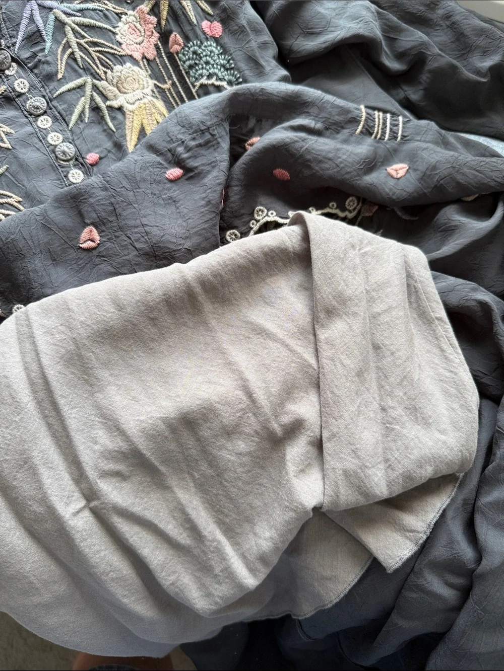 Johnny Was Gray Embroidered Midi Dress floral and bird accents lined pockets M - Picture 7 of 9